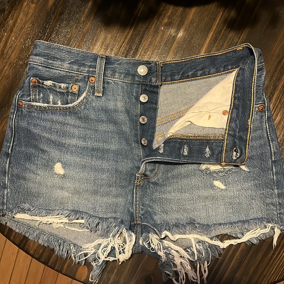 Levi’s Jean Shorts 501 - Picture 4 of 4